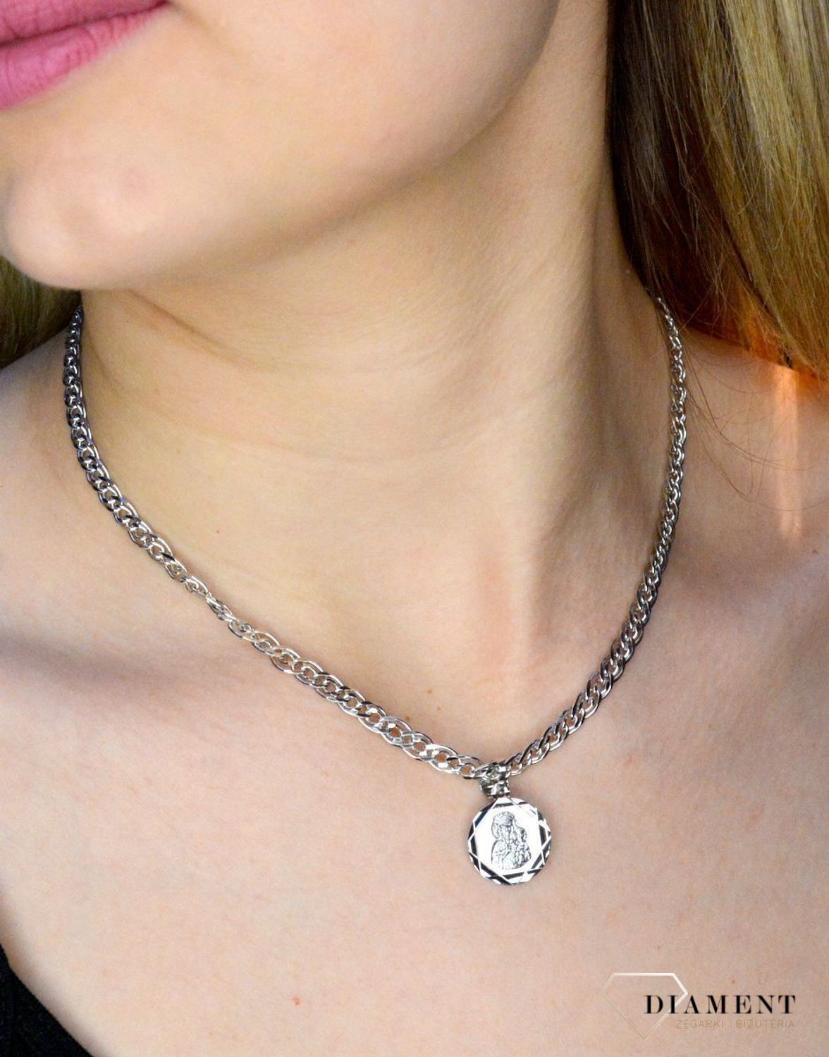 Srebrny Łańcuszek Mona Lisa rodowany DIA-LAN-759687R-80-925 5mm. Efektowny splot, który przez swoją uniwersalną strukturę jest idealną bazą do rozmaitych wisiorków oraz dodatków. W ofercie naszego sklepu dostępne są również in.jpg